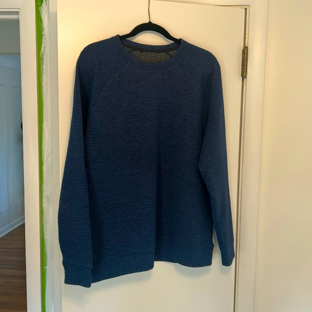 VRST Men’s Sweater Size L.